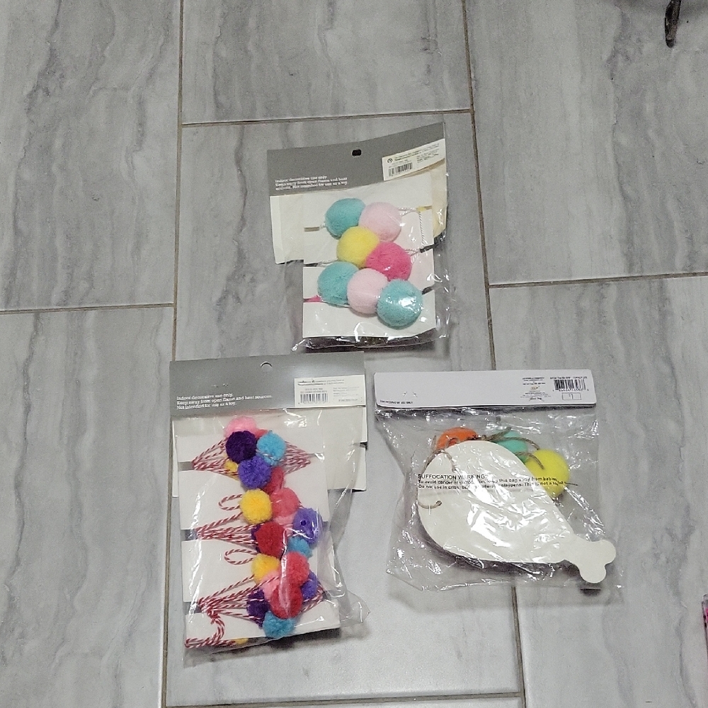 (2) Spritz Garland Decorations 72" & 60"  (1) Banner 72"